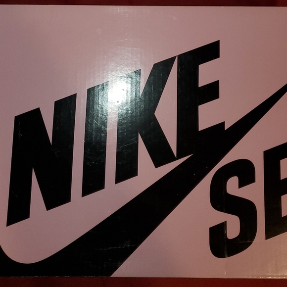 Authentic used Nike SB Dunk lo Black Pigeon - Picture 8 of 16